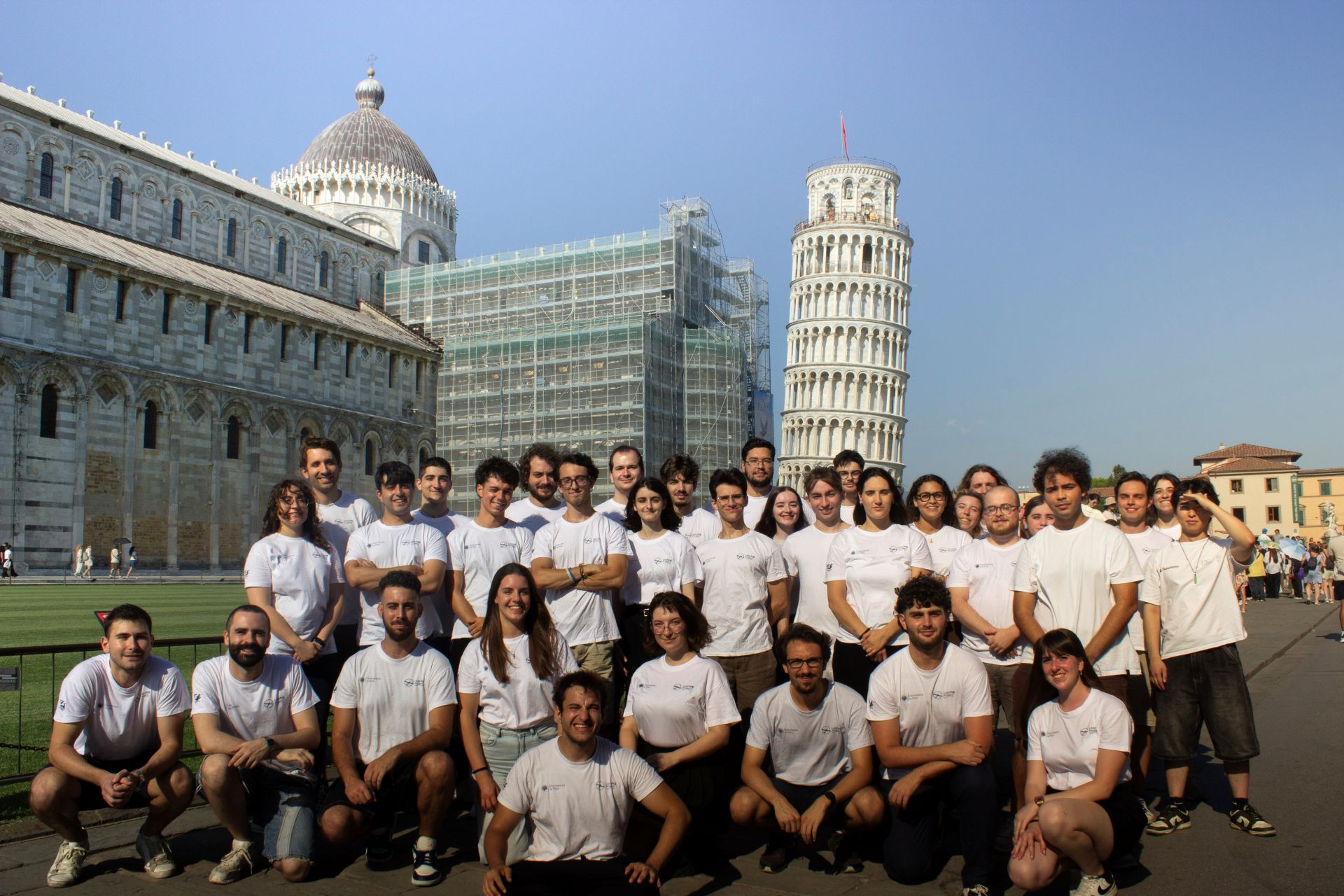 Studenti del team Leaning StarPi Aerospace durante le attività
