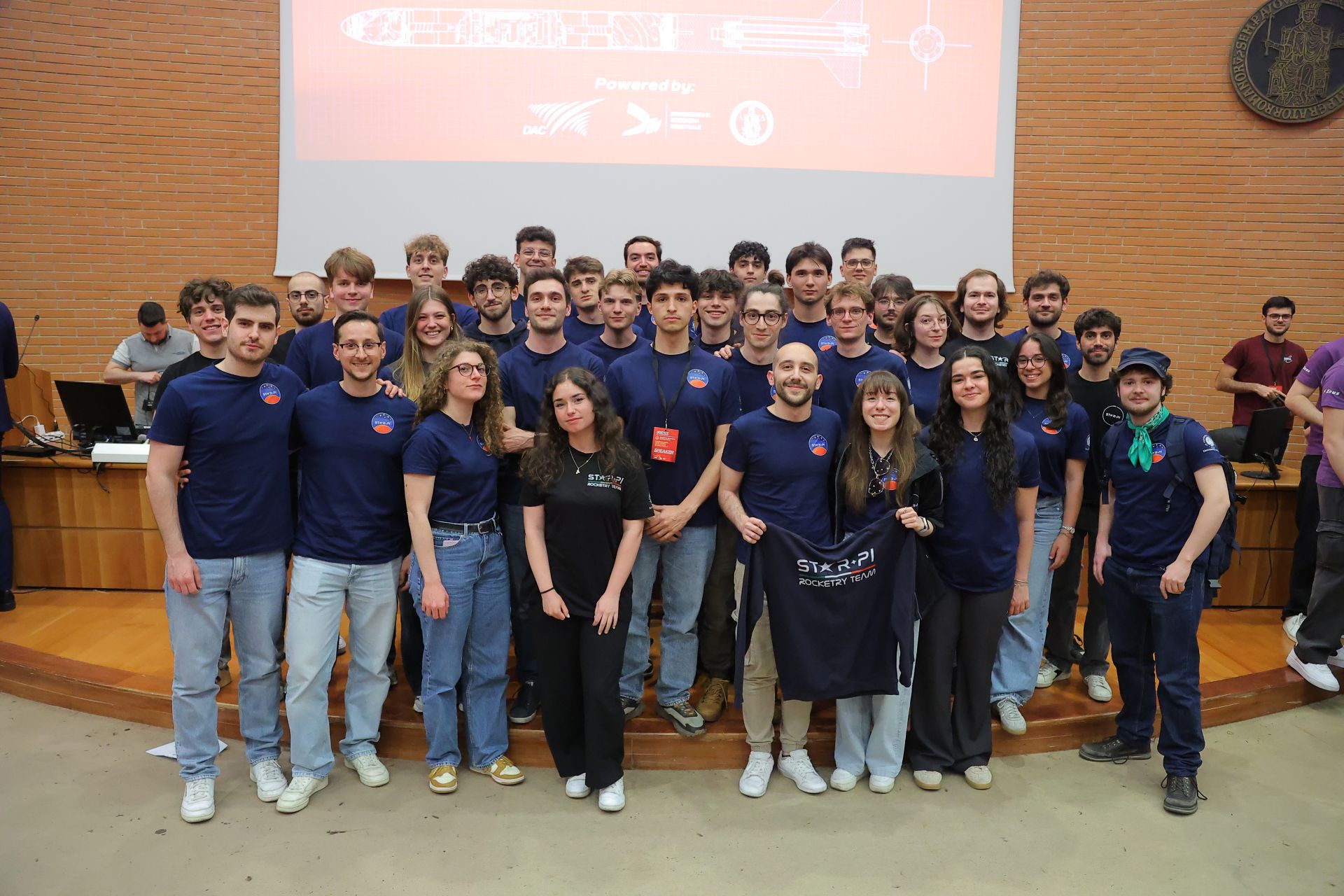 Studenti del team Rocketry StarPi Aerospace durante le attività